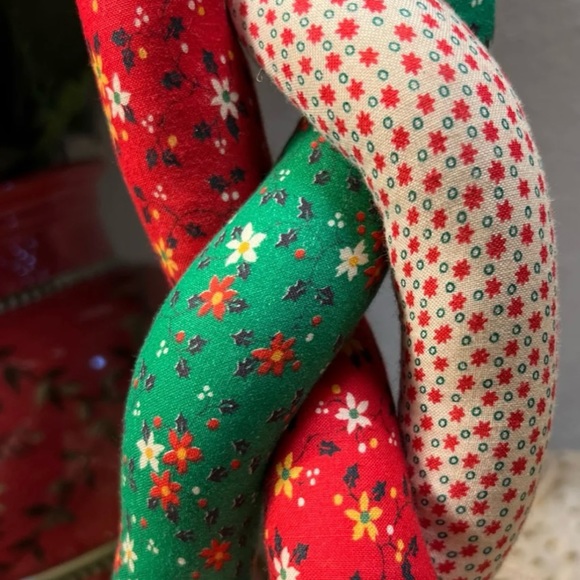 Vtg 15” Christmas Wreath Braided Fabric Plush Hanging Holiday Decoration Rustic - Picture 4 of 5